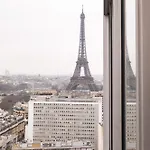 Veeve - Eiffel Skies Paris