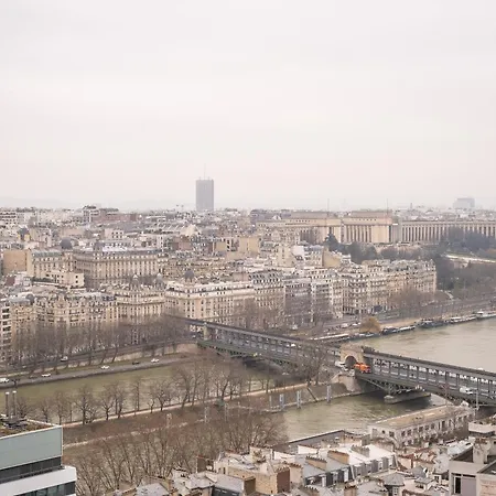 Veeve - Eiffel Skies * Paris